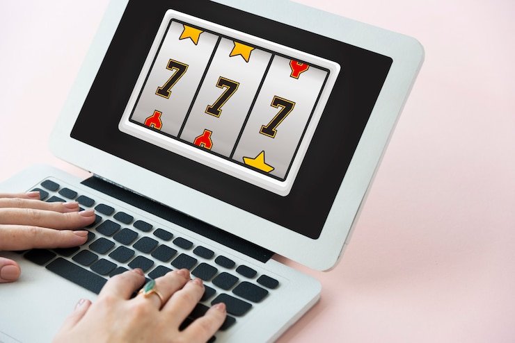 Penggemar sepak bola dan bulu tangkis Indonesia menikmati konten olahraga di platform tar530 secara bertanggung jawab